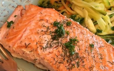 Lachs mit Zoodles und Moodles